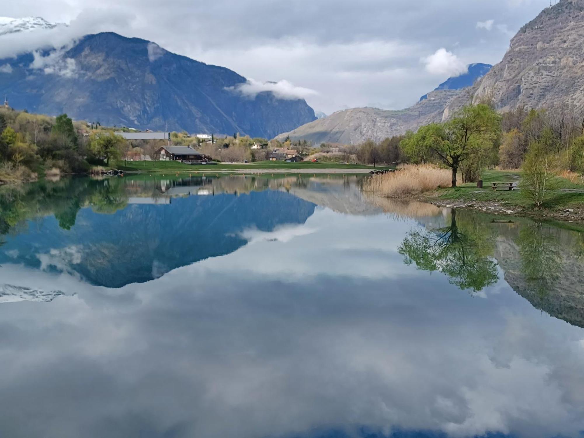 Villargondran, Les Magnifiques Cols De Maurienne Garage Motos, Velos Room photo